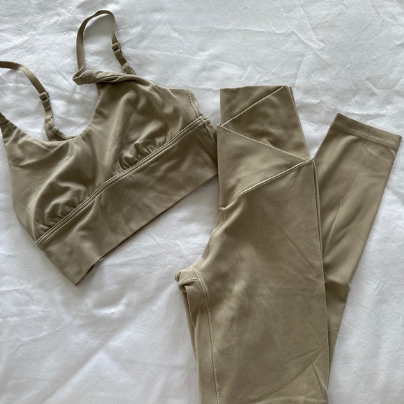 aerie Pants - Aerie Set (Leggings & Sports Bra)